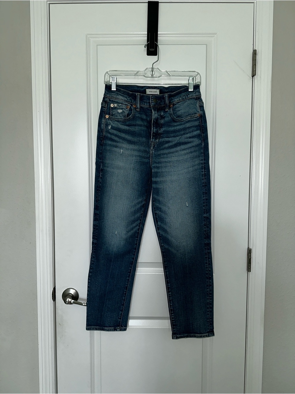 American Eagle - Mom Jean - Size 4 Short